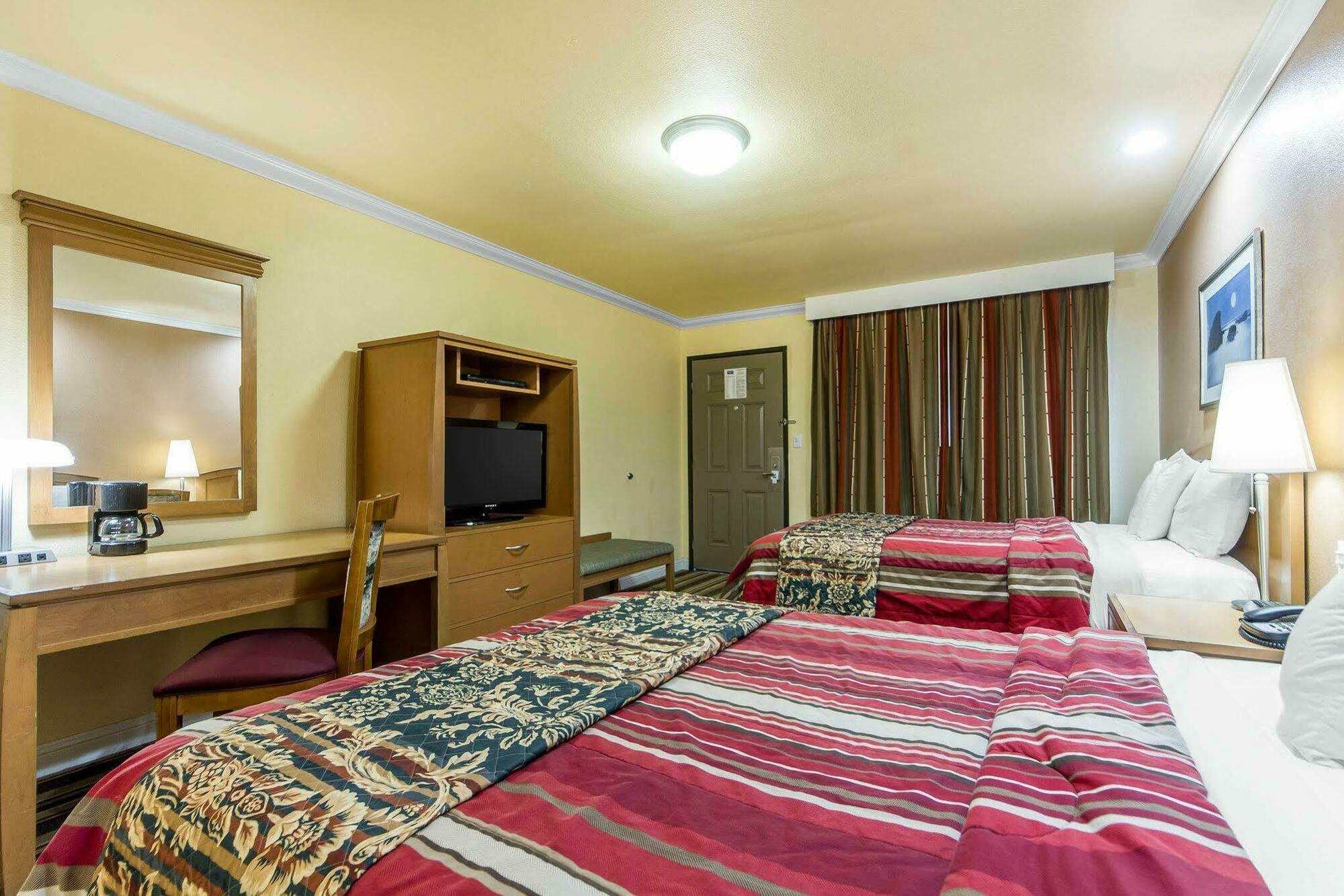 Rodeway Inn & Suites Near The Coliseum & Arena Oakland Exterior photo